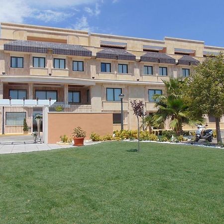 Hotel Restaurante Emilio Hellin Exterior photo