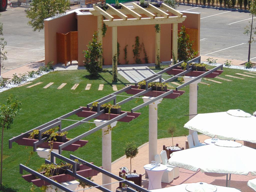 Hotel Restaurante Emilio Hellin Exterior photo