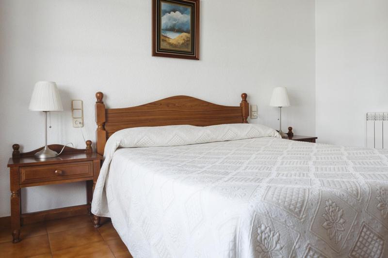 Hotel Restaurante Emilio Hellin Room photo